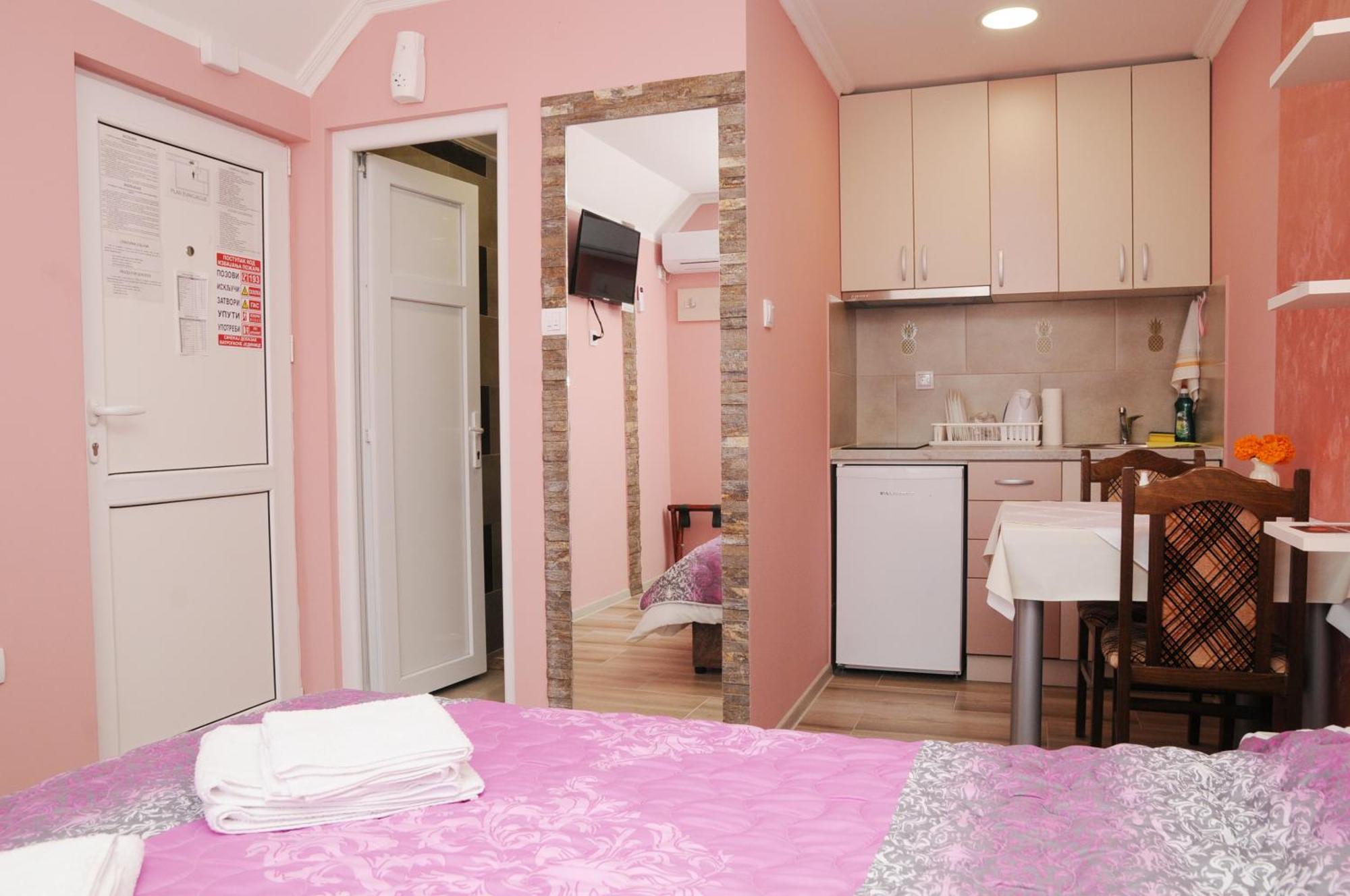 Favorit Apartments Čačak Værelse billede